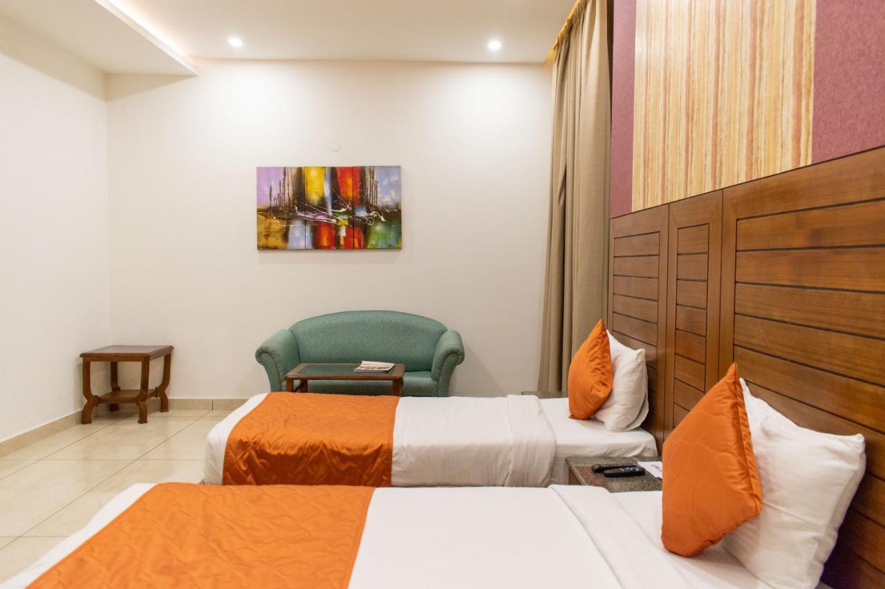 Grand Hotel Nawanshahr Nawashahr ภายนอก รูปภาพ