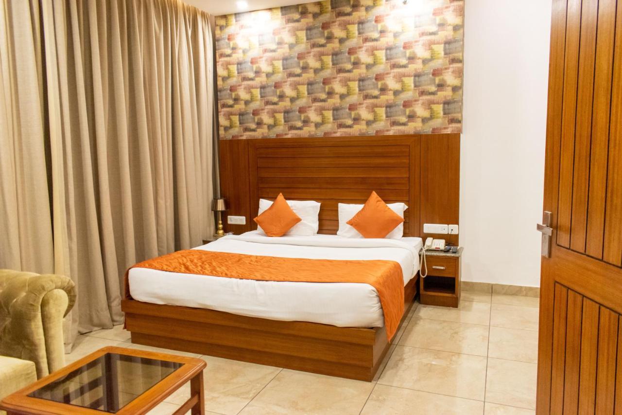 Grand Hotel Nawanshahr Nawashahr ภายนอก รูปภาพ