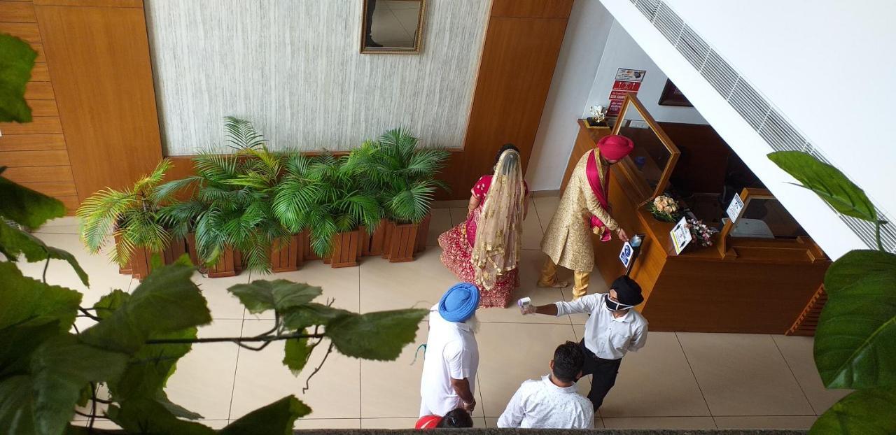 Grand Hotel Nawanshahr Nawashahr ภายนอก รูปภาพ