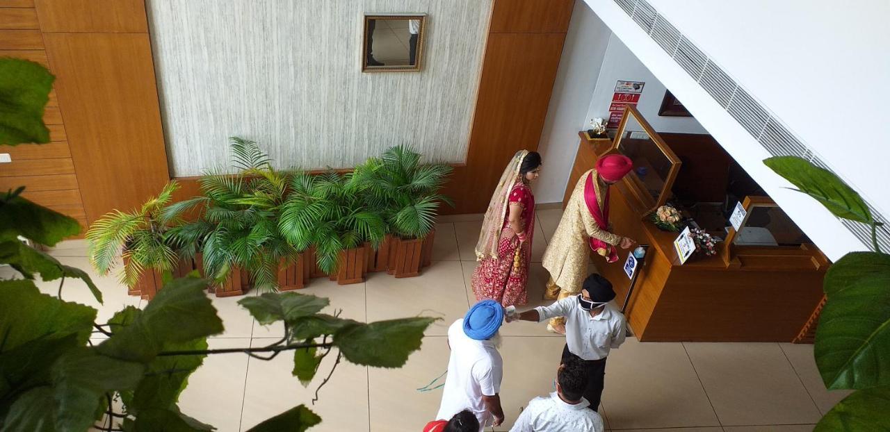 Grand Hotel Nawanshahr Nawashahr ภายนอก รูปภาพ