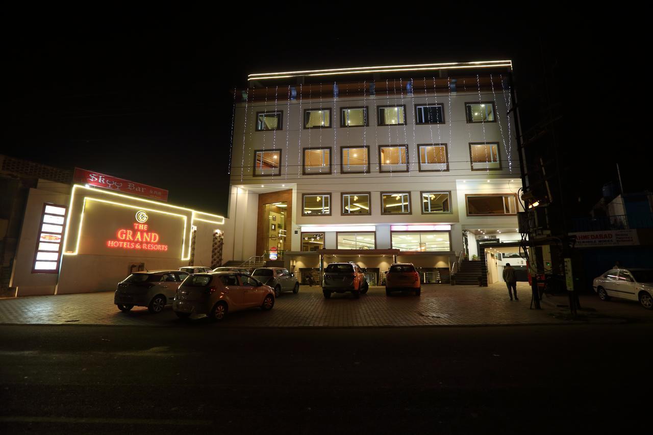 Grand Hotel Nawanshahr Nawashahr ภายนอก รูปภาพ