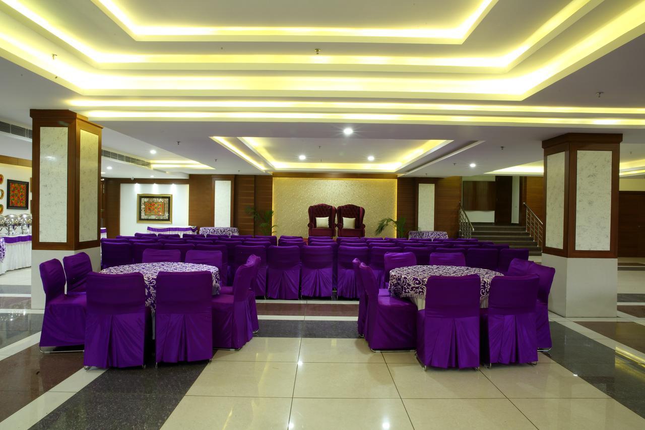 Grand Hotel Nawanshahr Nawashahr ภายนอก รูปภาพ