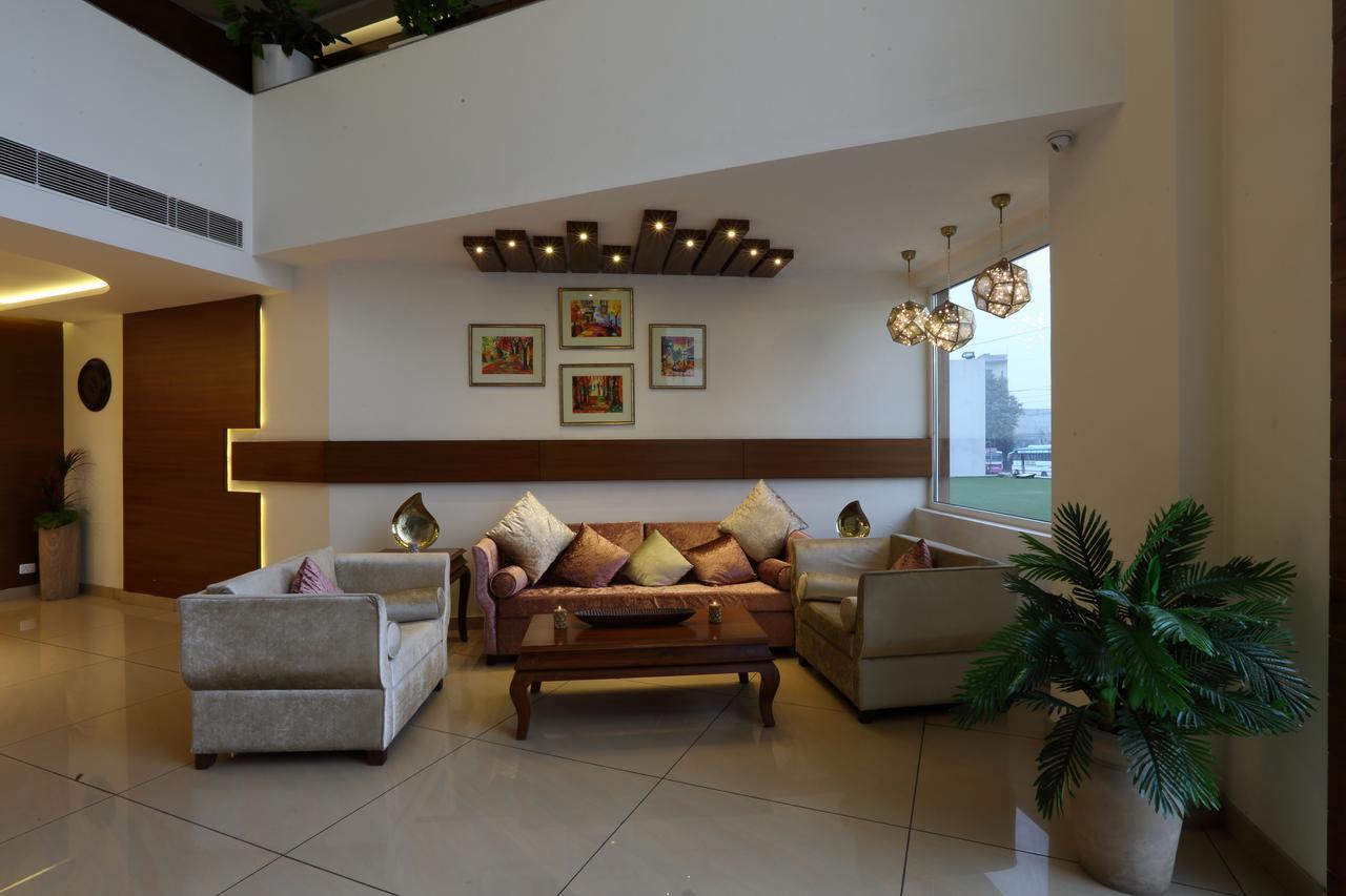 Grand Hotel Nawanshahr Nawashahr ภายนอก รูปภาพ