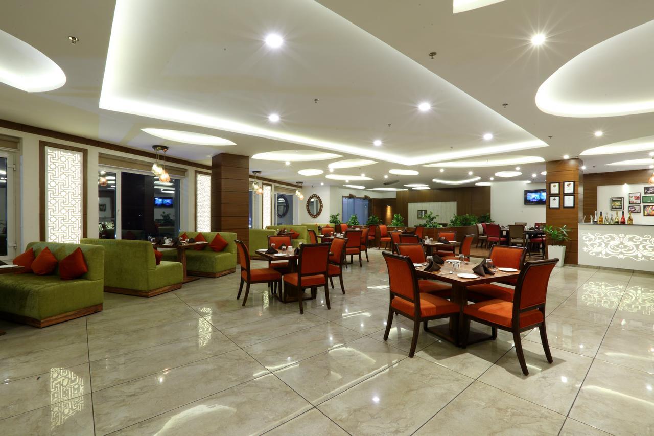 Grand Hotel Nawanshahr Nawashahr ภายนอก รูปภาพ