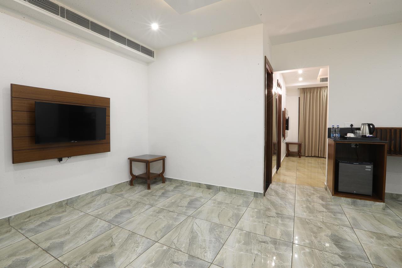 Grand Hotel Nawanshahr Nawashahr ภายนอก รูปภาพ