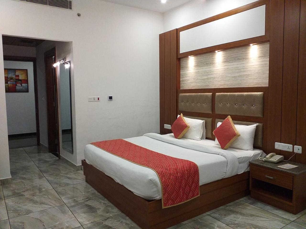 Grand Hotel Nawanshahr Nawashahr ภายนอก รูปภาพ
