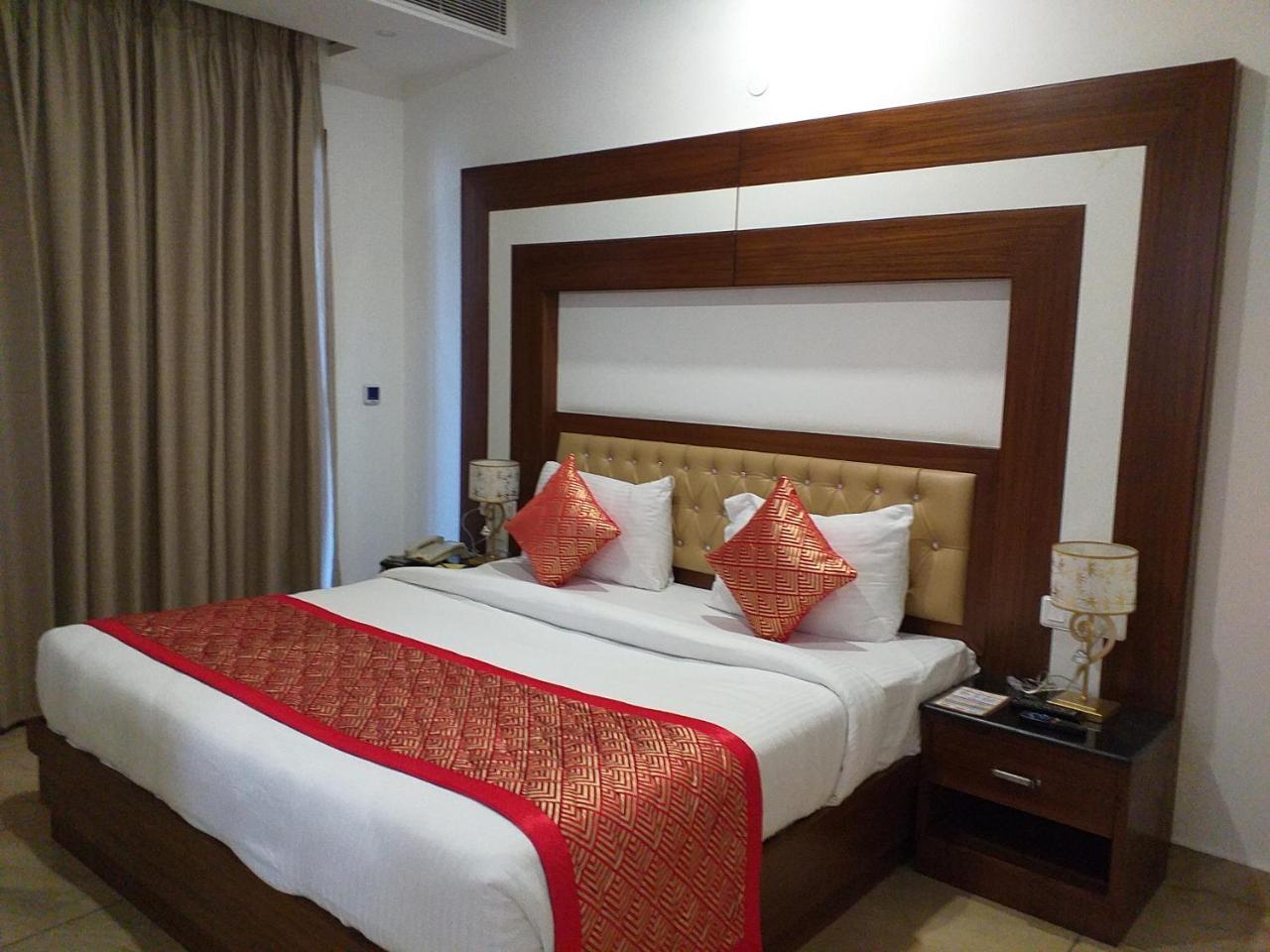 Grand Hotel Nawanshahr Nawashahr ภายนอก รูปภาพ