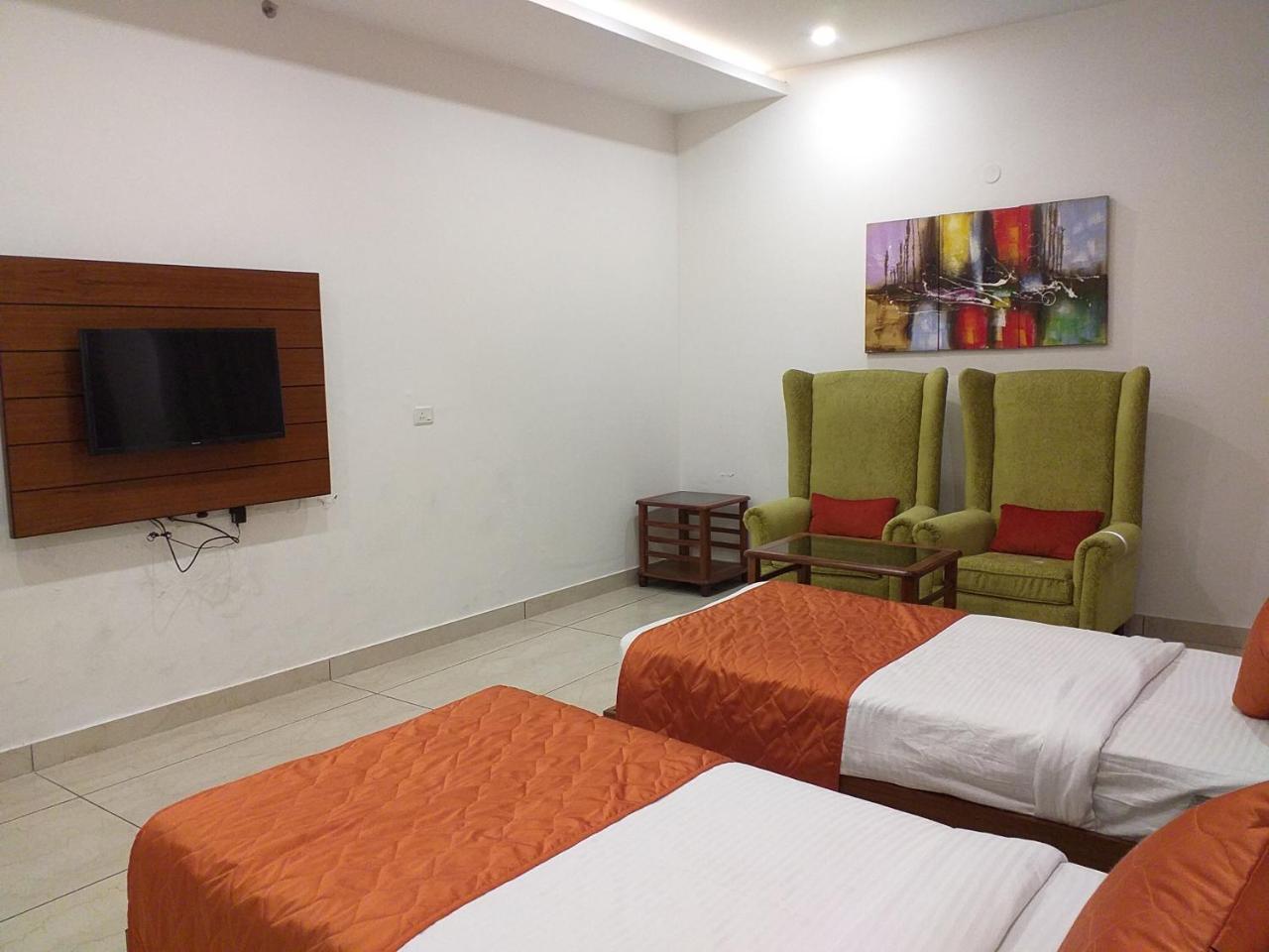 Grand Hotel Nawanshahr Nawashahr ภายนอก รูปภาพ
