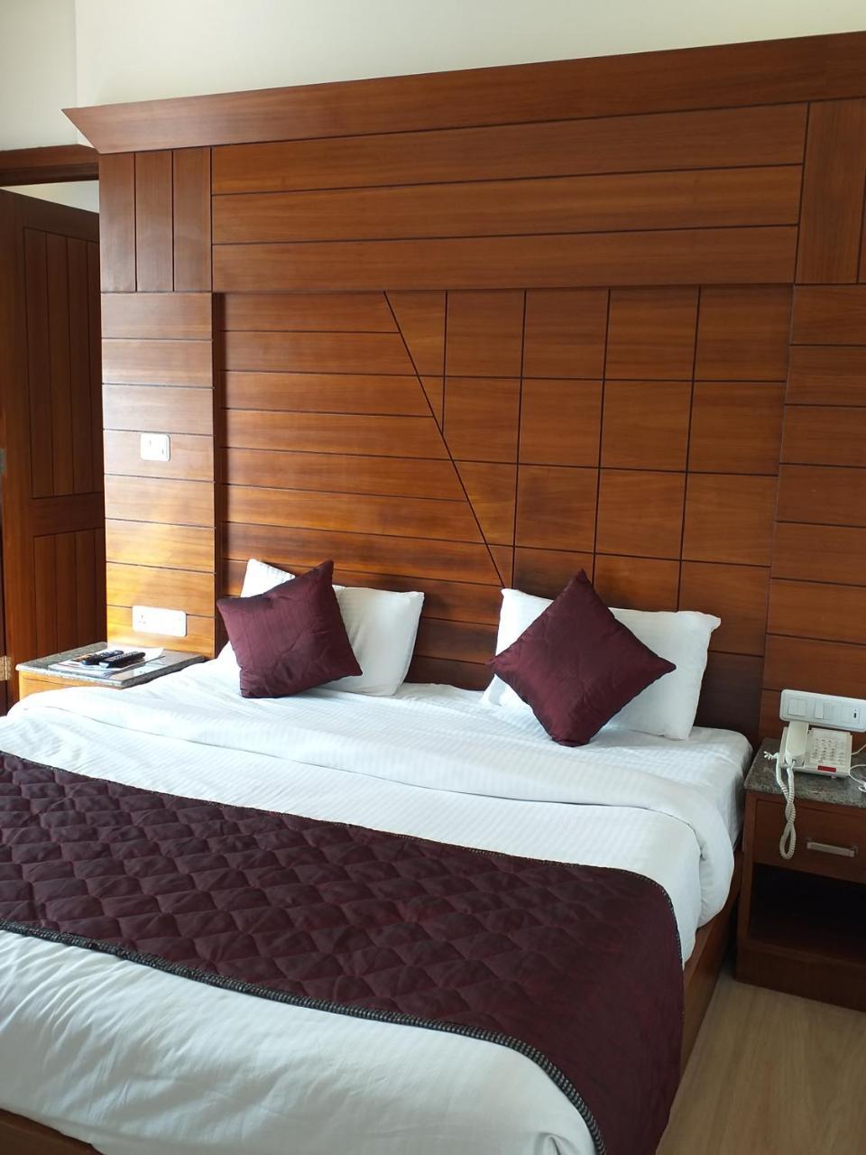 Grand Hotel Nawanshahr Nawashahr ภายนอก รูปภาพ
