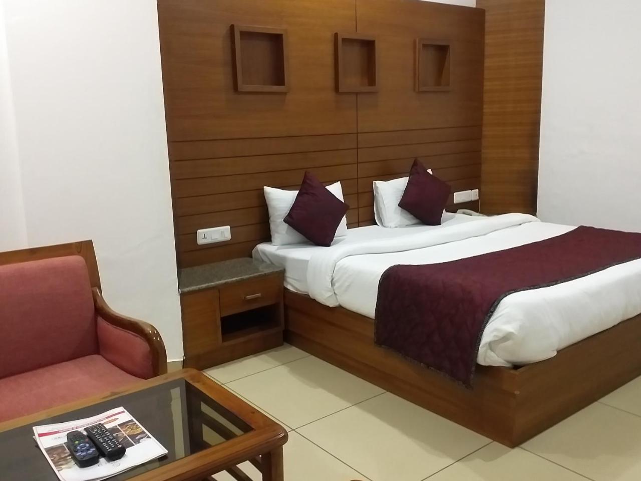 Grand Hotel Nawanshahr Nawashahr ภายนอก รูปภาพ