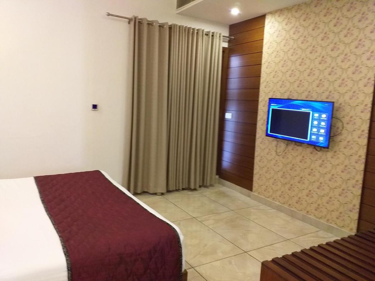 Grand Hotel Nawanshahr Nawashahr ภายนอก รูปภาพ