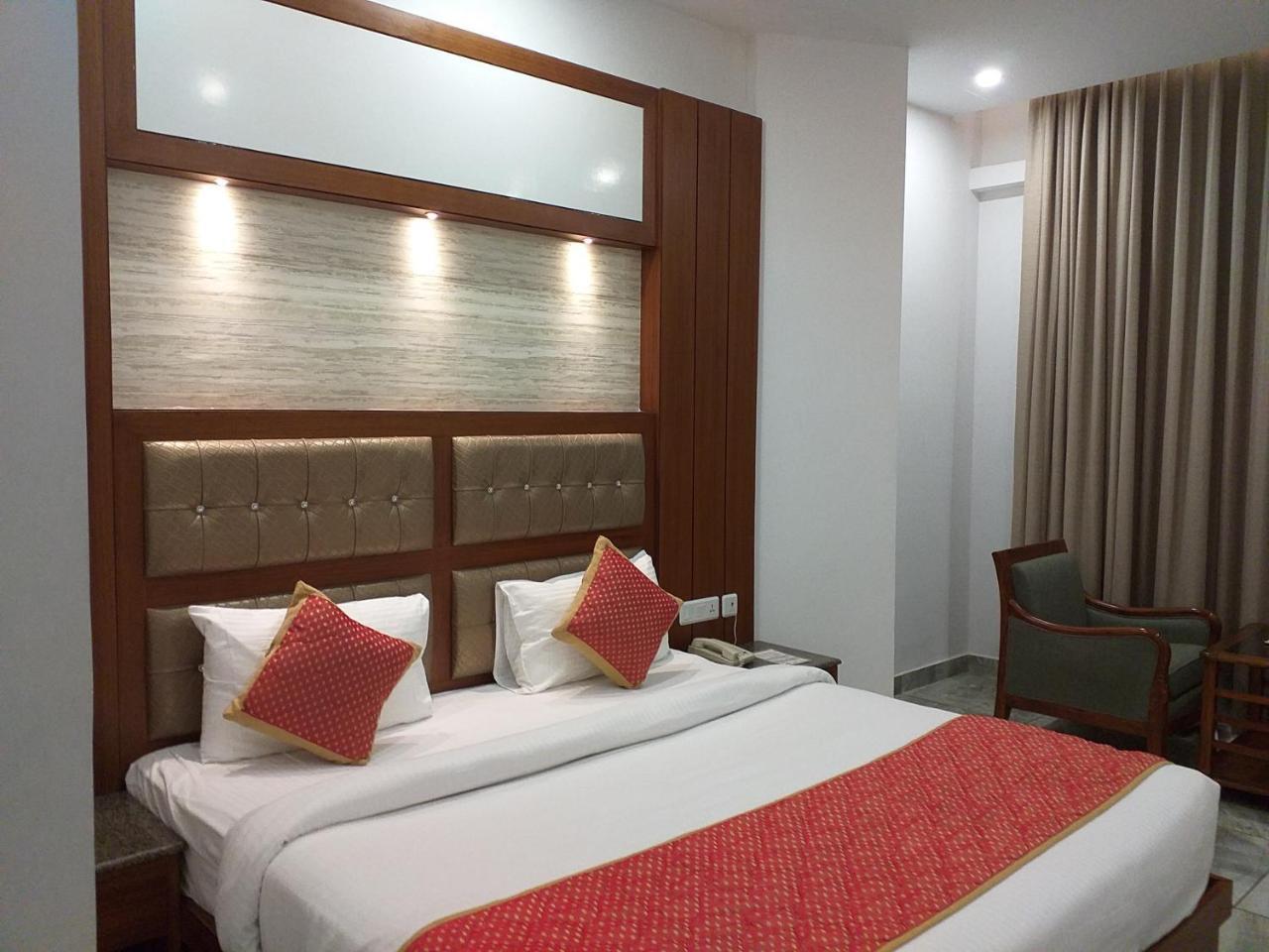 Grand Hotel Nawanshahr Nawashahr ภายนอก รูปภาพ