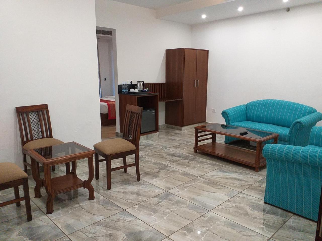 Grand Hotel Nawanshahr Nawashahr ภายนอก รูปภาพ