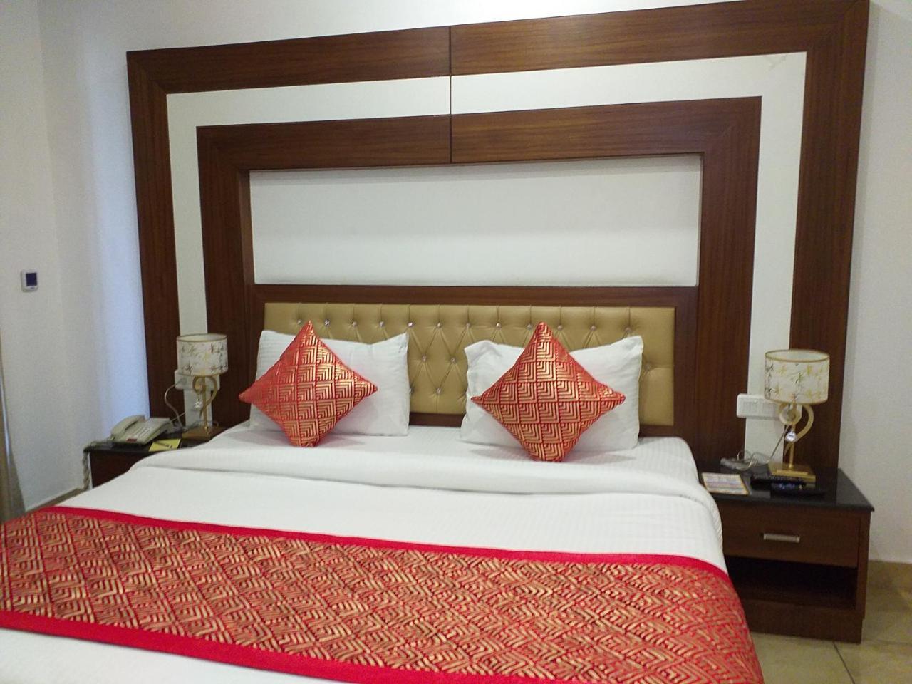 Grand Hotel Nawanshahr Nawashahr ภายนอก รูปภาพ